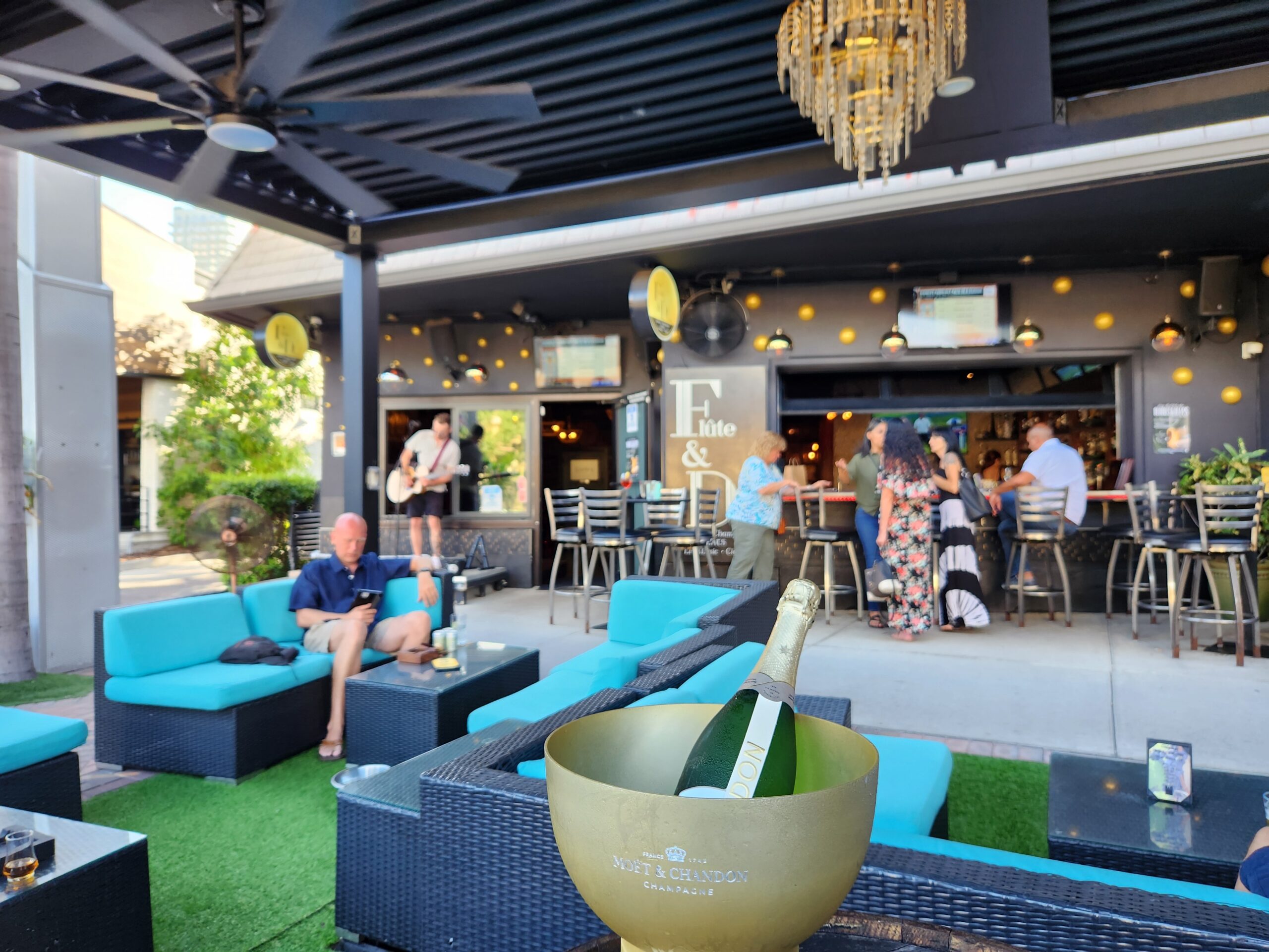 7 Best Wine Happy Hours in St. Pete